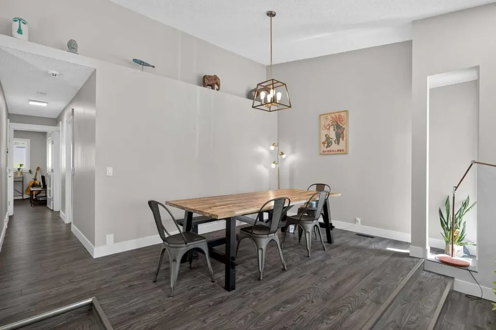 76 Ranchridge Drive NW Calgary AB T3G 1W2