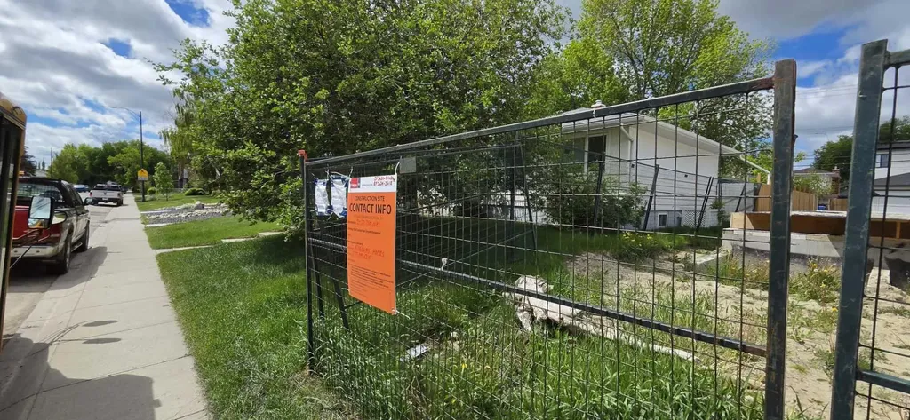 2423 7 Street NE Calgary AB T2E 4C7