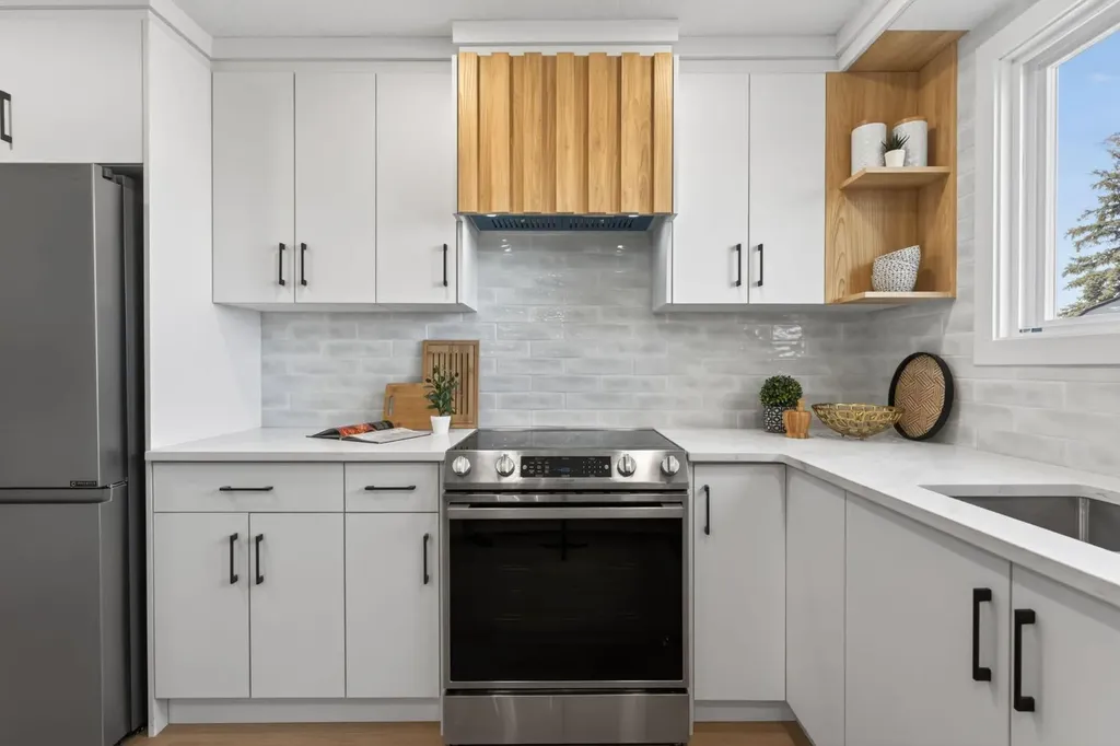 40 Bernard Way NW Calgary AB T3K2E9