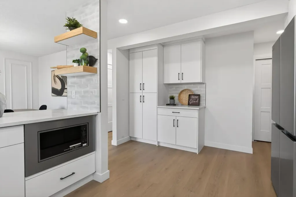 40 Bernard Way NW Calgary AB T3K2E9