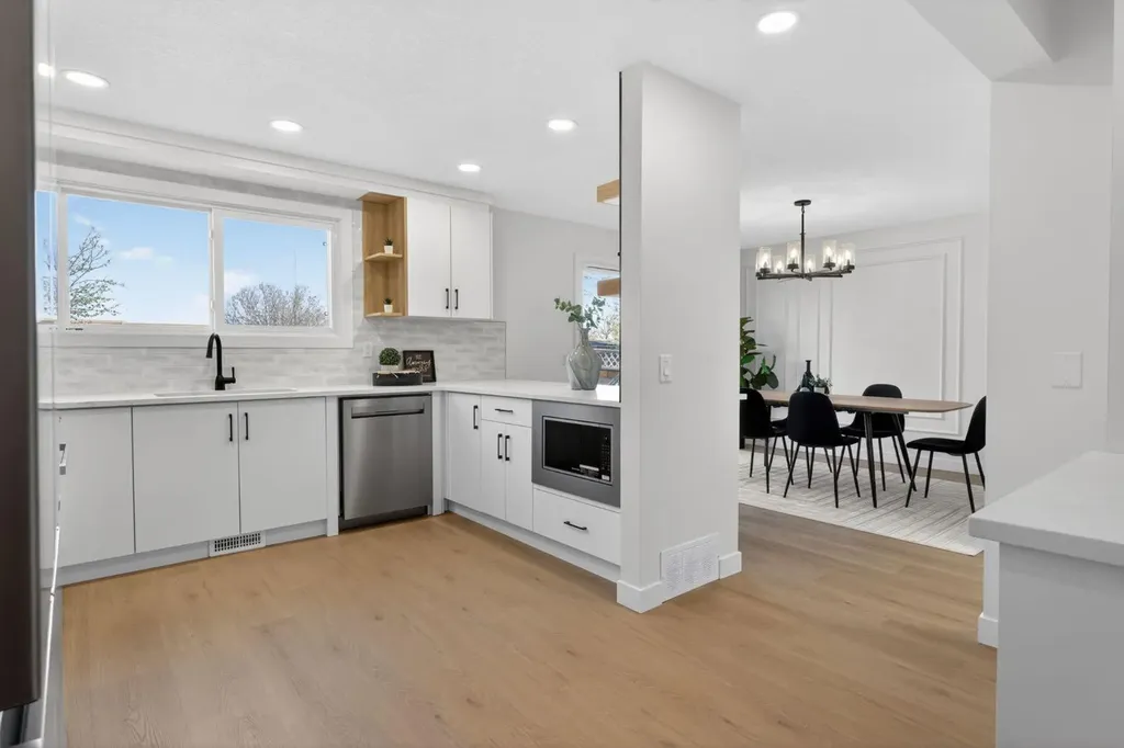 40 Bernard Way NW Calgary AB T3K2E9