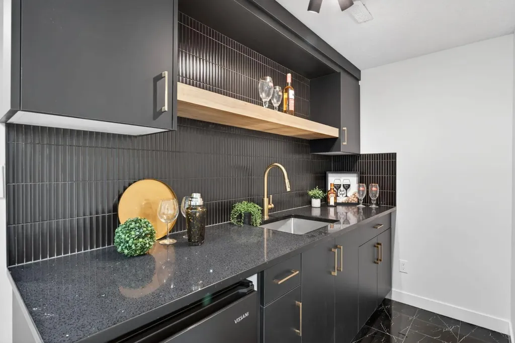 40 Bernard Way NW Calgary AB T3K2E9