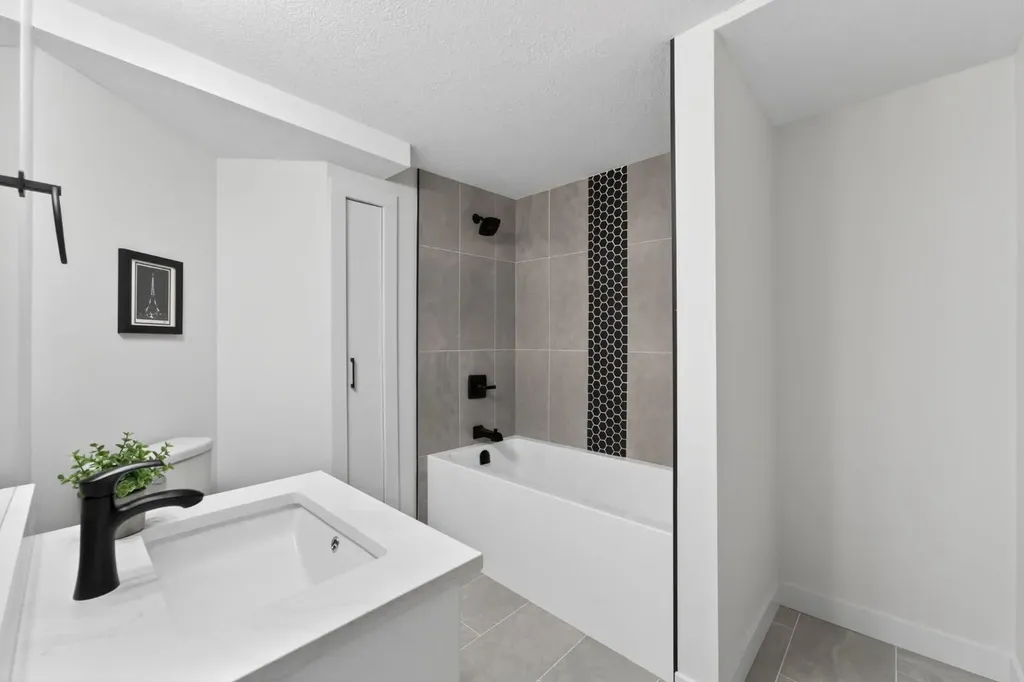 40 Bernard Way NW Calgary AB T3K2E9