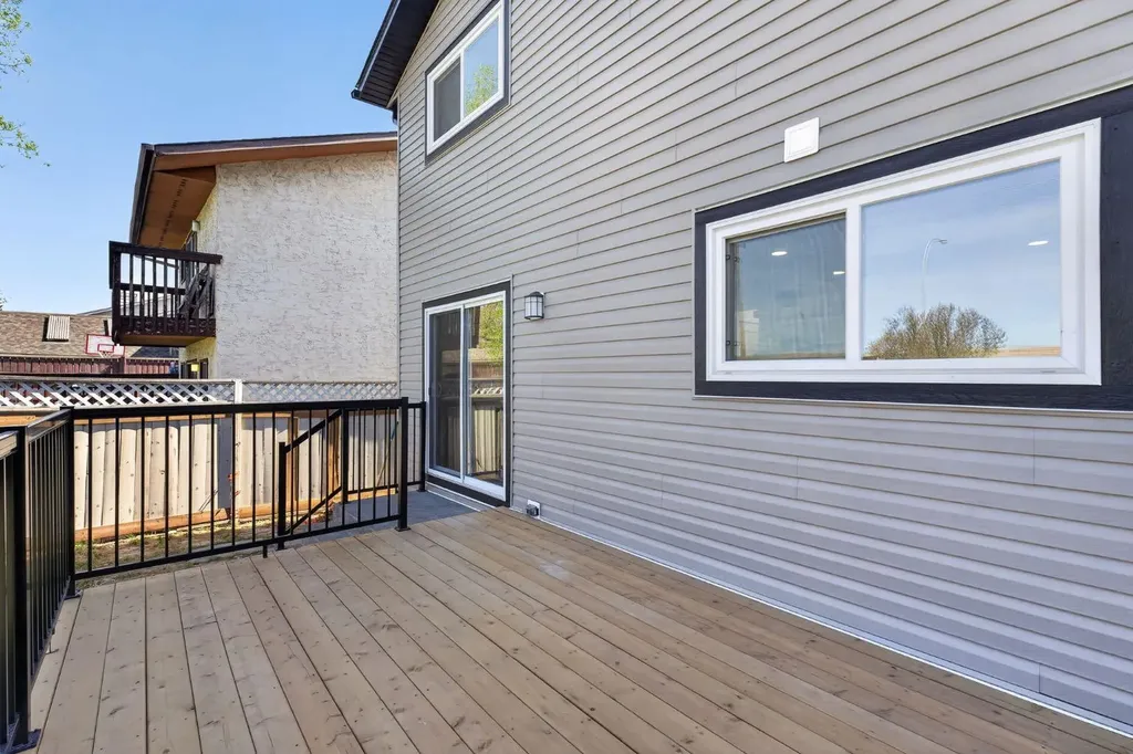 40 Bernard Way NW Calgary AB T3K2E9