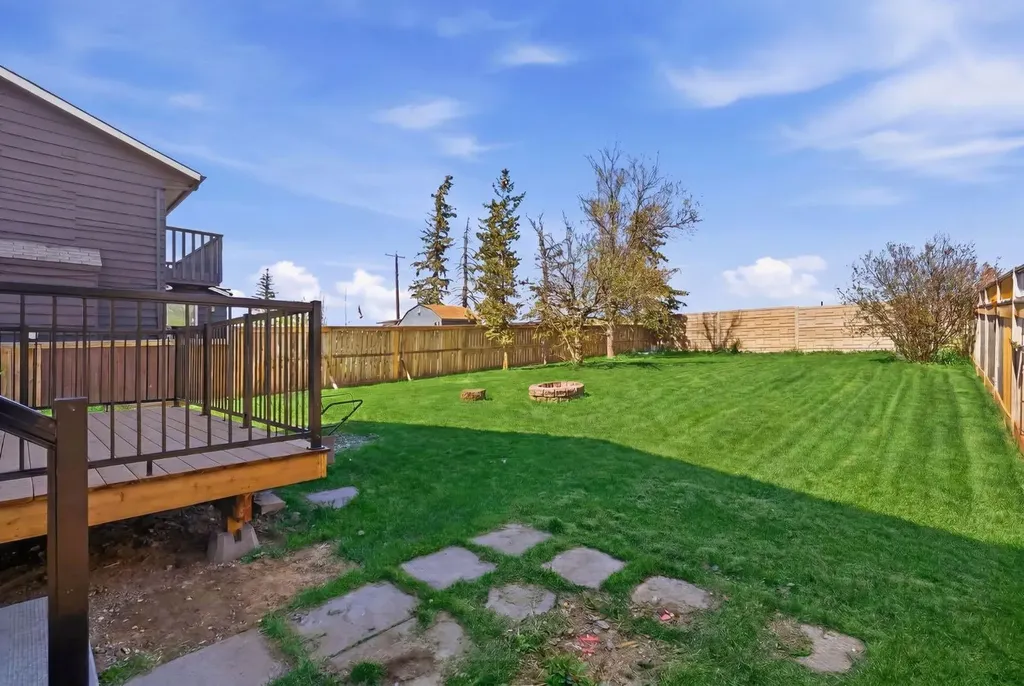 40 Bernard Way NW Calgary AB T3K2E9