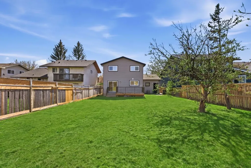 40 Bernard Way NW Calgary AB T3K2E9