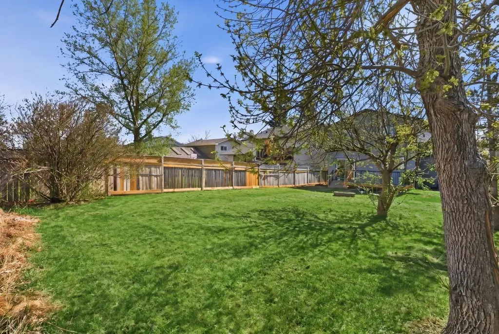 40 Bernard Way NW Calgary AB T3K2E9