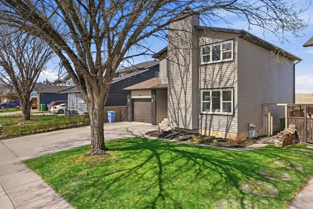 40 Bernard Way NW Calgary AB T3K2E9