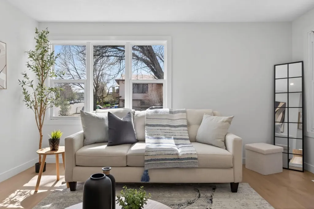 40 Bernard Way NW Calgary AB T3K2E9