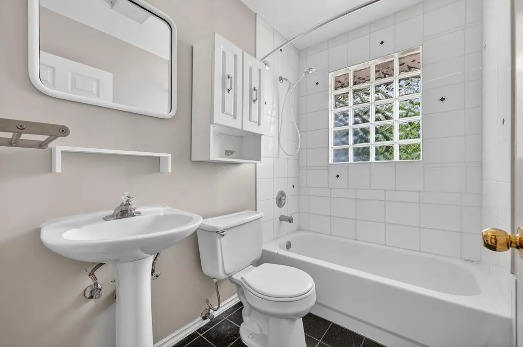 2827 23a Street NW Calgary AB T2M3Y6
