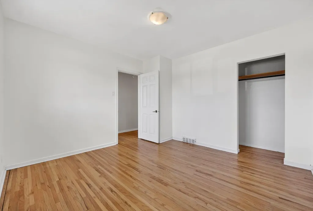 2827 23a Street NW Calgary AB T2M3Y6