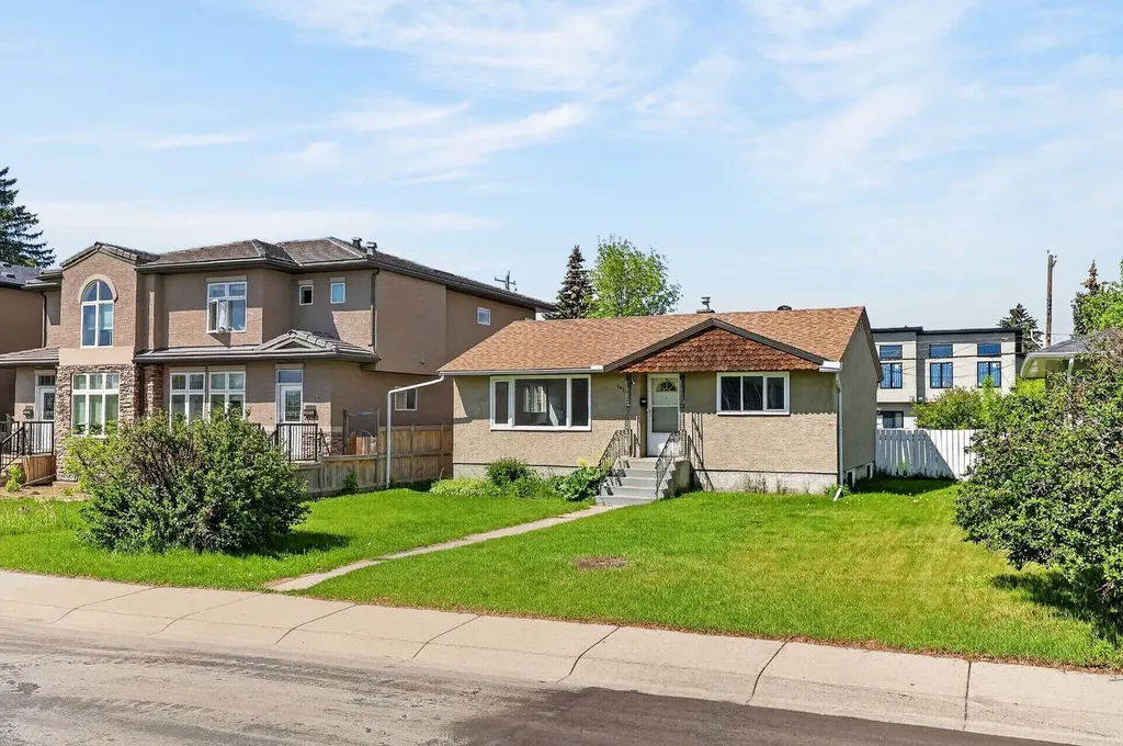 2827 23a Street NW Calgary AB T2M3Y6