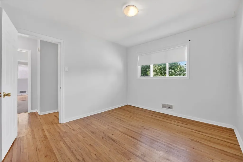 2827 23a Street NW Calgary AB T2M3Y6