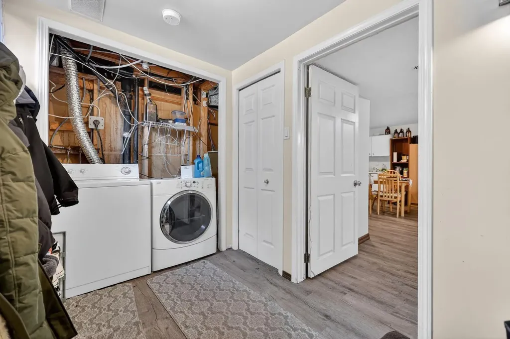 2827 23a Street NW Calgary AB T2M3Y6