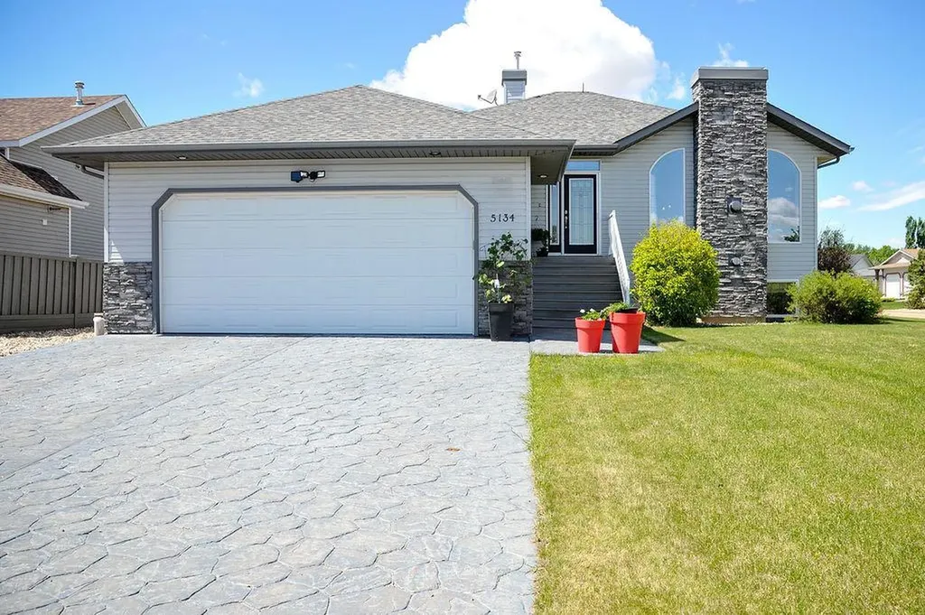 5134 53 Street Daysland AB T0B 1A0