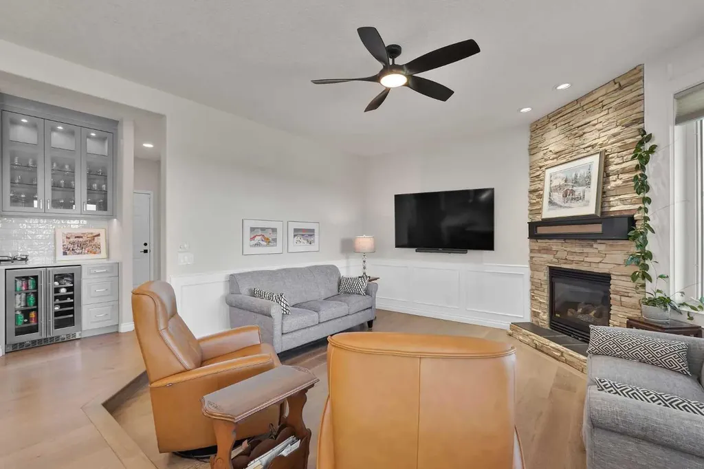 65 Panorama Hills Circle NW Calgary AB T3K 4T5