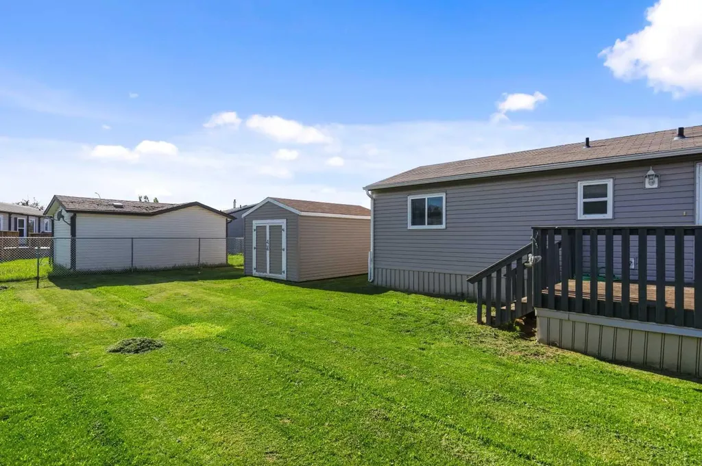 39 Keystone Crossing Whitecourt AB T7S 0B3