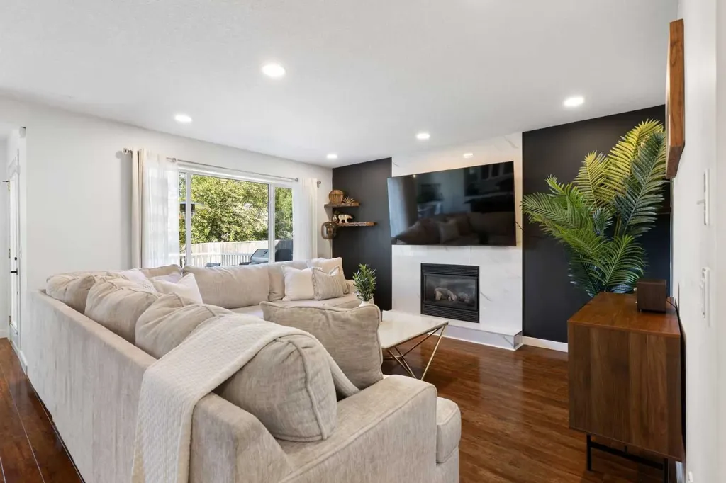 1316 Bayside Avenue SW Airdrie AB T4B 2X5