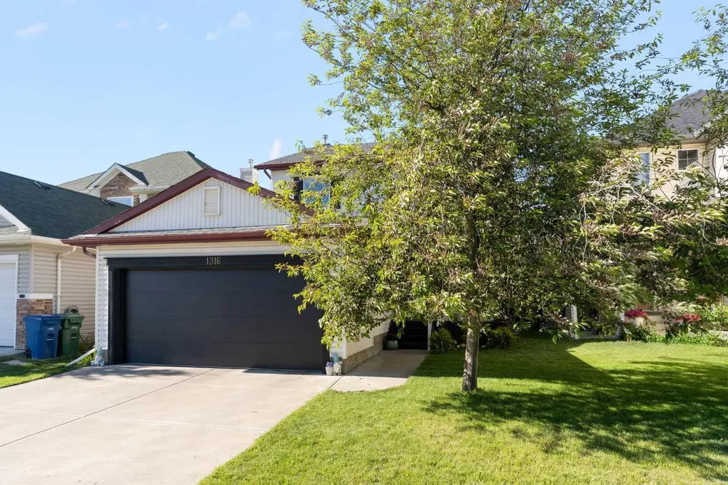 1316 Bayside Avenue SW Airdrie AB T4B 2X5
