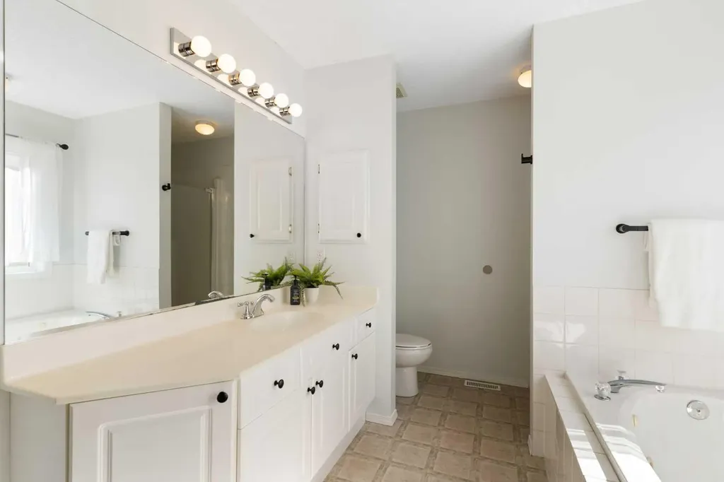 1316 Bayside Avenue SW Airdrie AB T4B 2X5