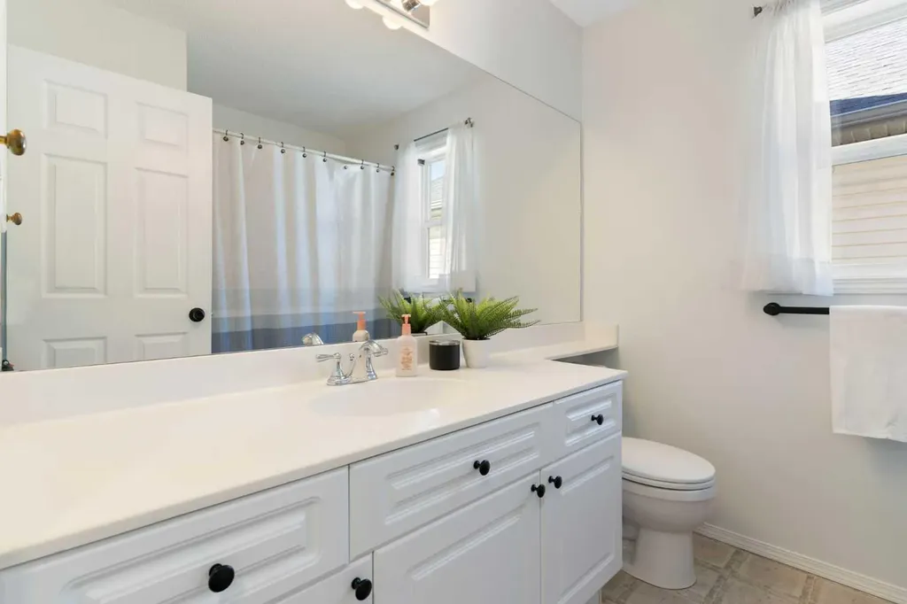 1316 Bayside Avenue SW Airdrie AB T4B 2X5