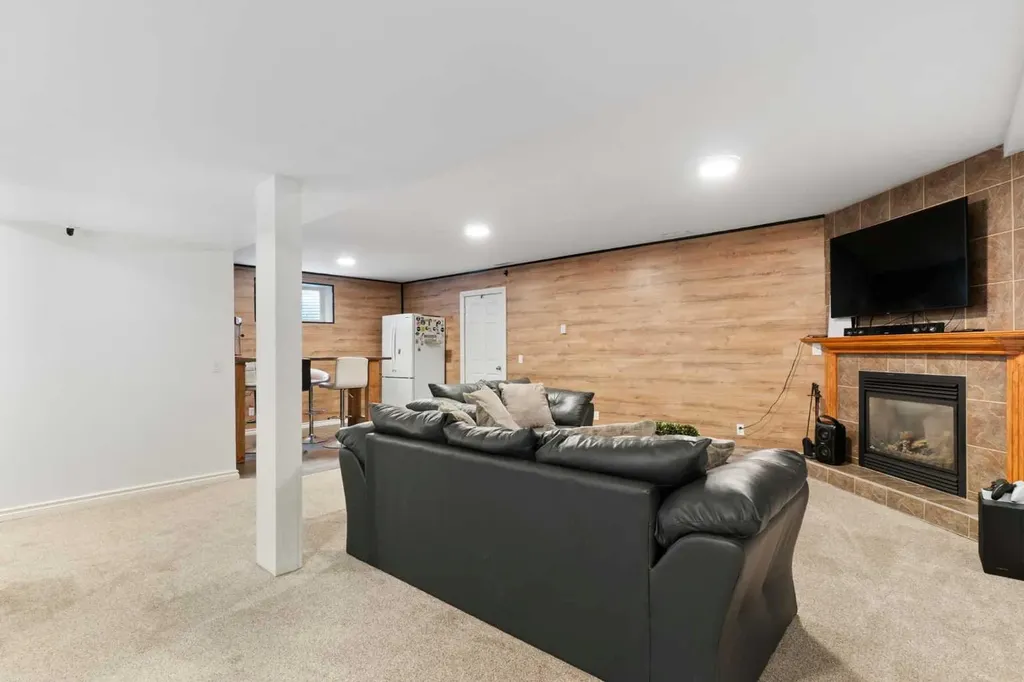 1316 Bayside Avenue SW Airdrie AB T4B 2X5