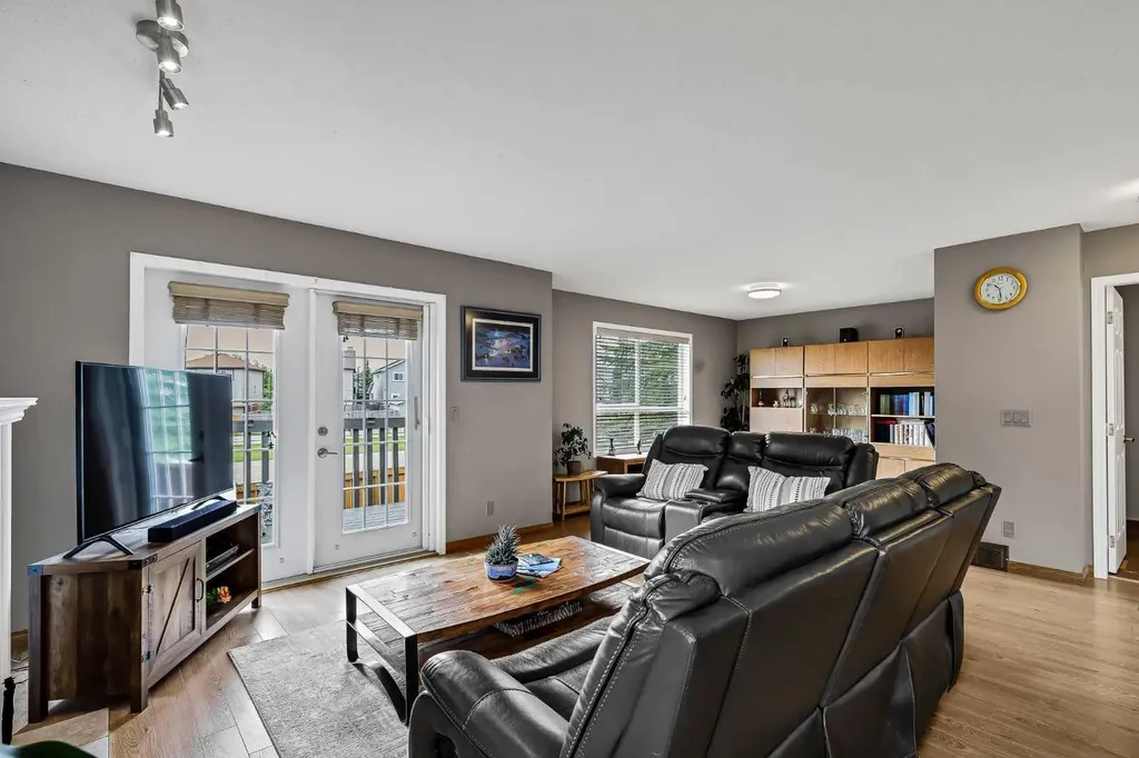 55 Fairways Drive NW Airdrie AB T4B 2T5