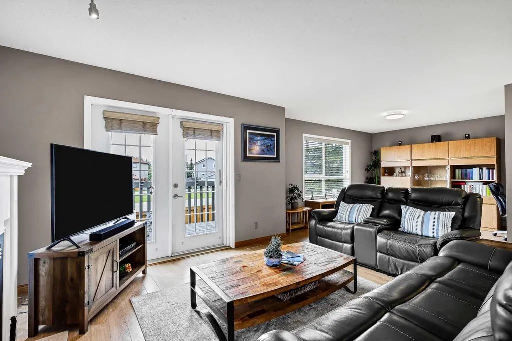 55 Fairways Drive NW Airdrie AB T4B 2T5