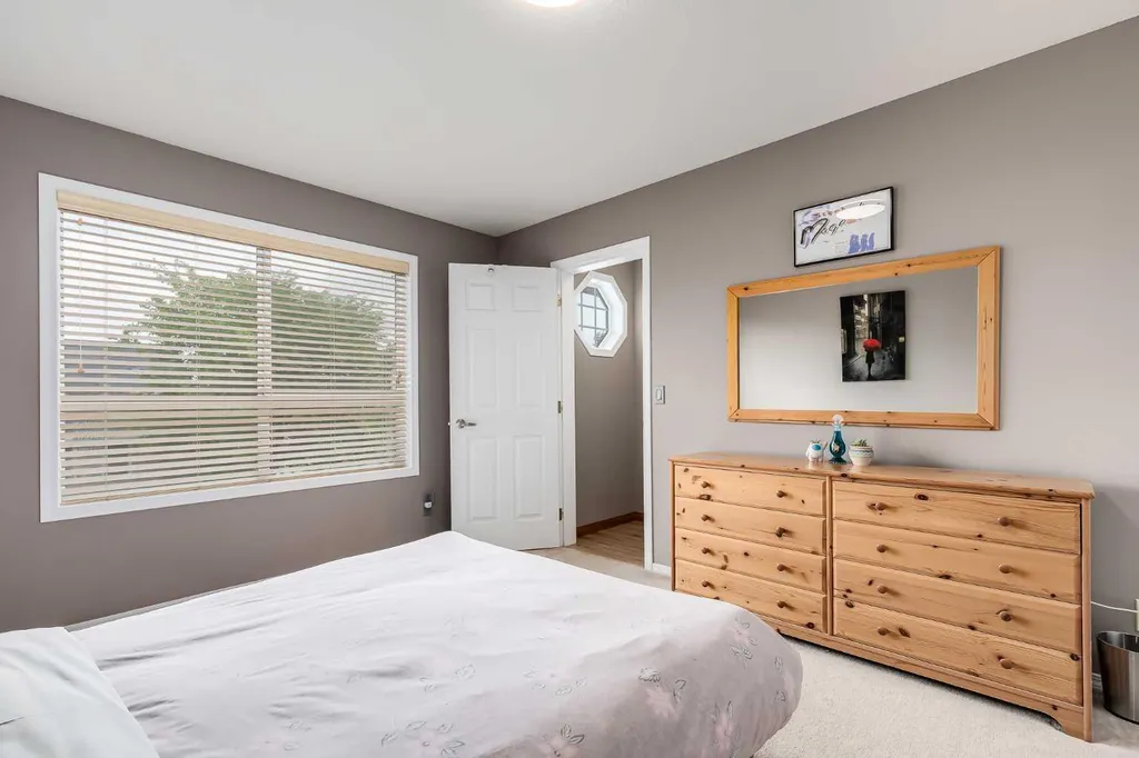 55 Fairways Drive NW Airdrie AB T4B 2T5