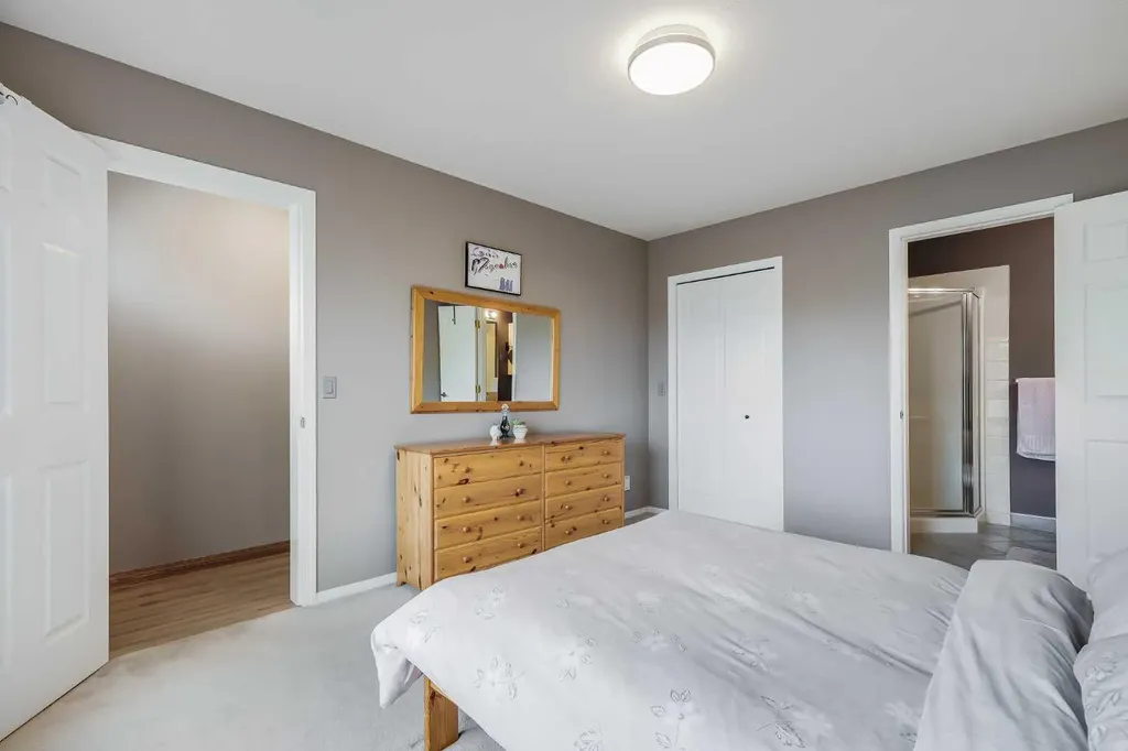 55 Fairways Drive NW Airdrie AB T4B 2T5