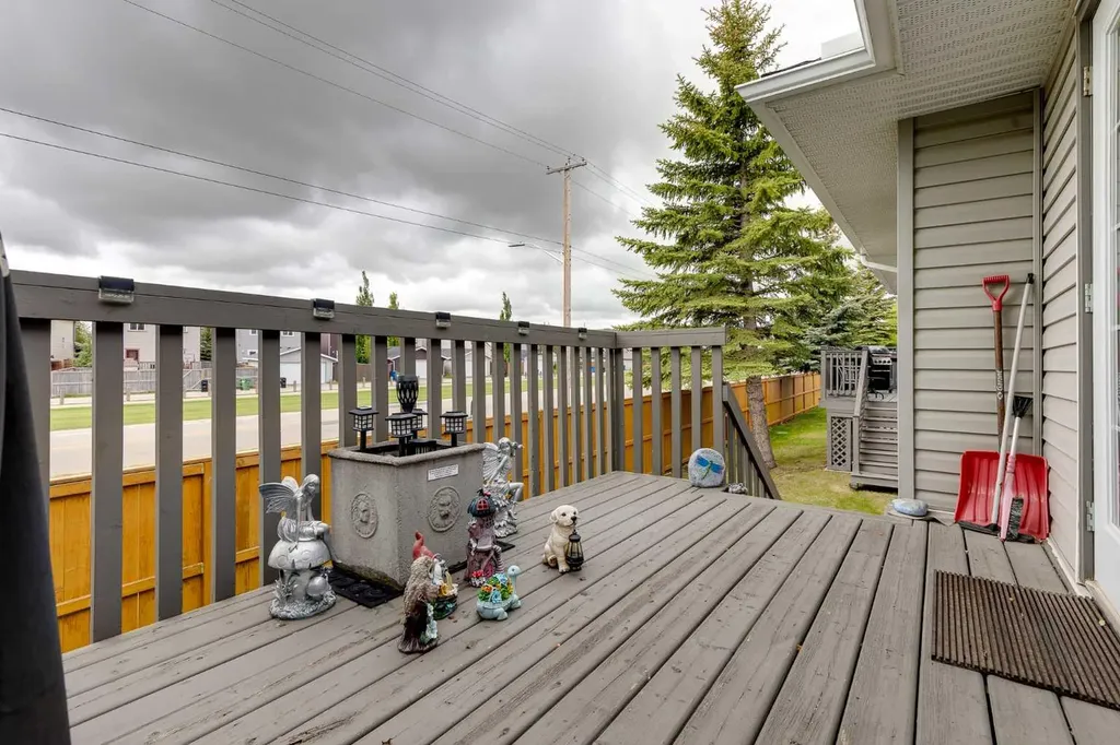 55 Fairways Drive NW Airdrie AB T4B 2T5