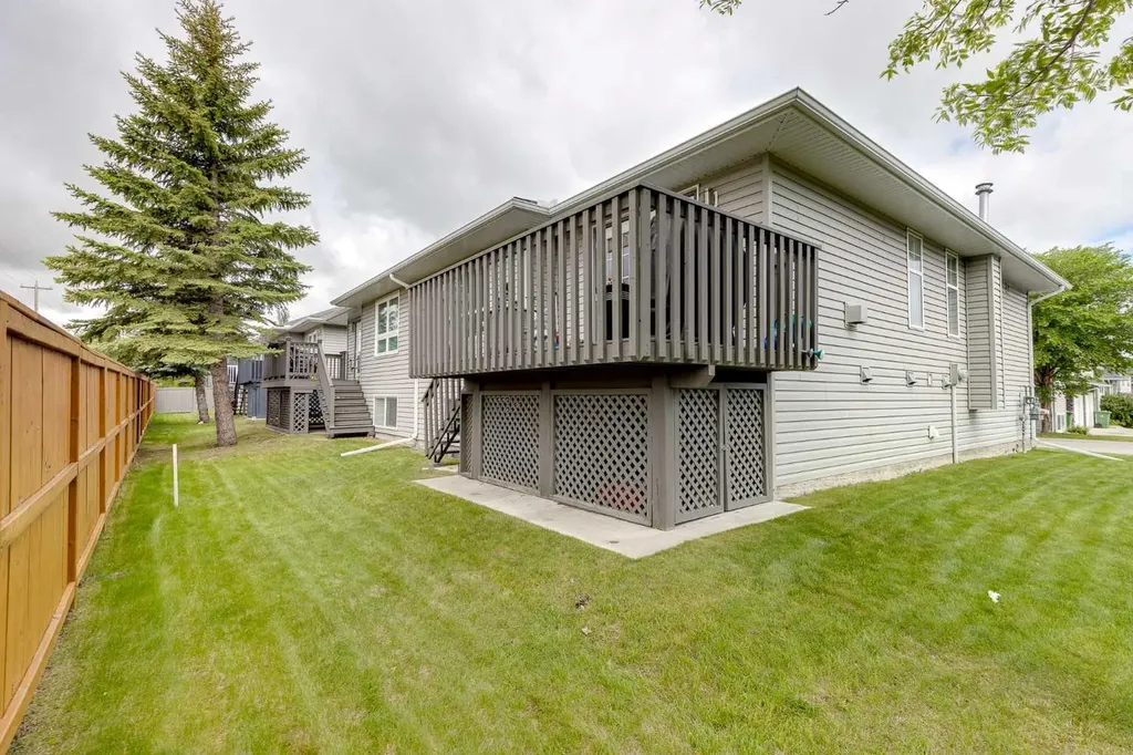 55 Fairways Drive NW Airdrie AB T4B 2T5