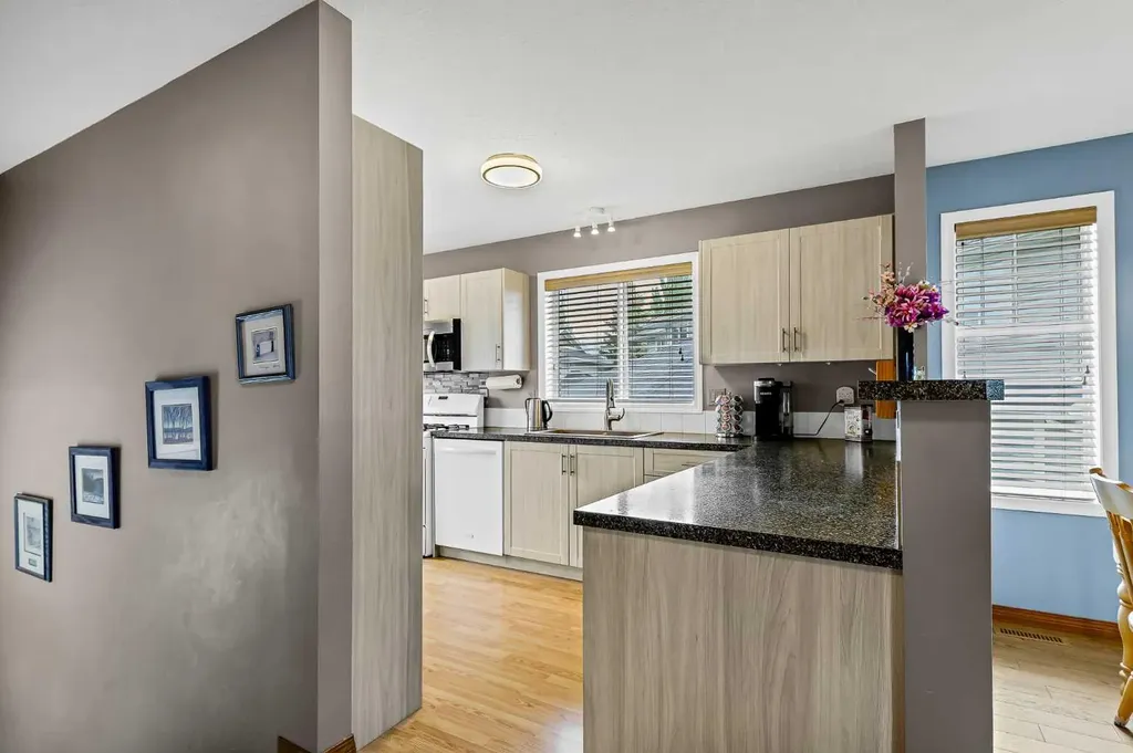 55 Fairways Drive NW Airdrie AB T4B 2T5