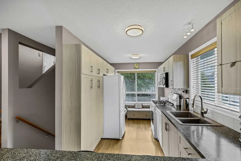 55 Fairways Drive NW Airdrie AB T4B 2T5