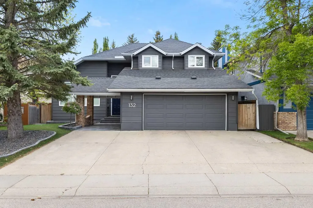 132 Woodhaven Road SW Calgary AB T2W 5N7