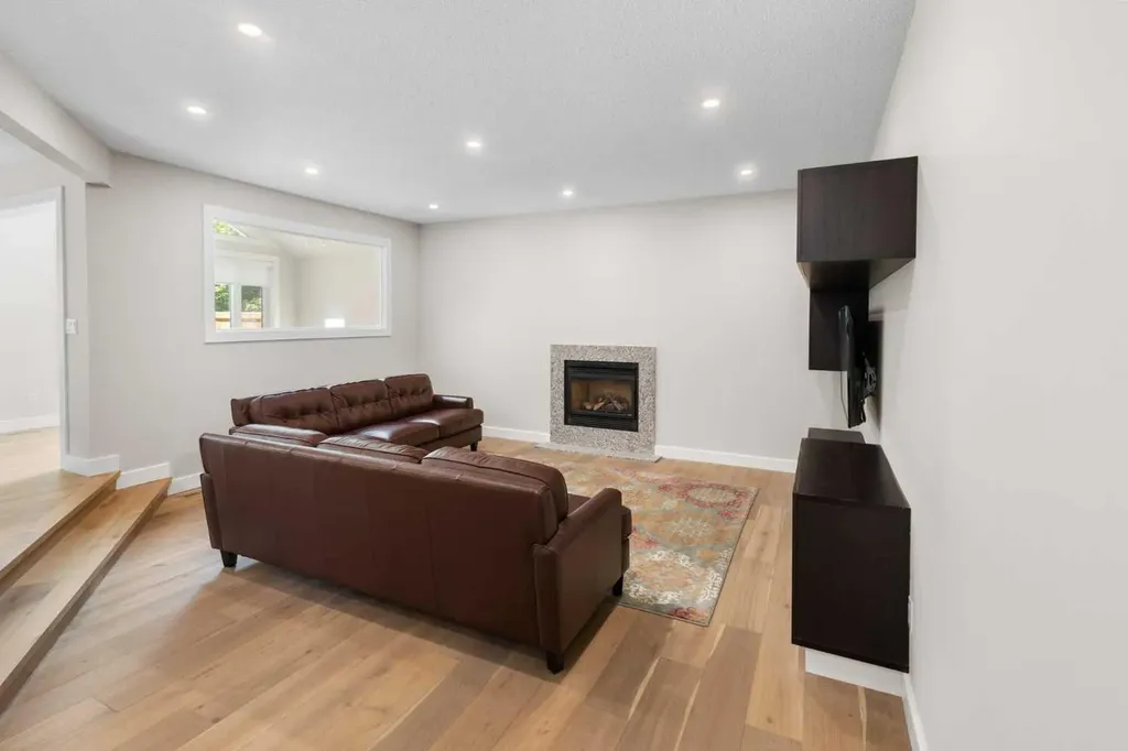 132 Woodhaven Road SW Calgary AB T2W 5N7