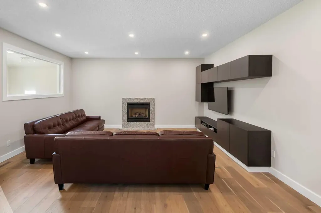 132 Woodhaven Road SW Calgary AB T2W 5N7