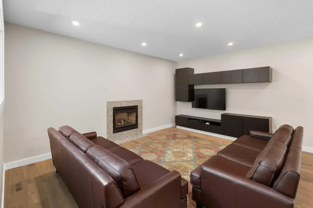 132 Woodhaven Road SW Calgary AB T2W 5N7