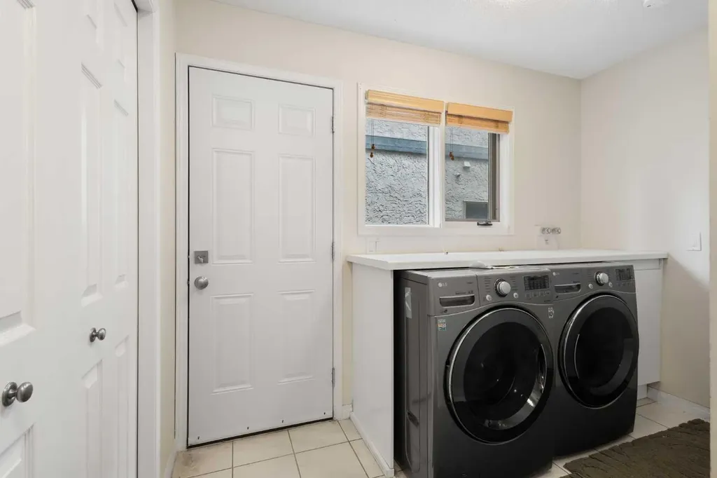 132 Woodhaven Road SW Calgary AB T2W 5N7