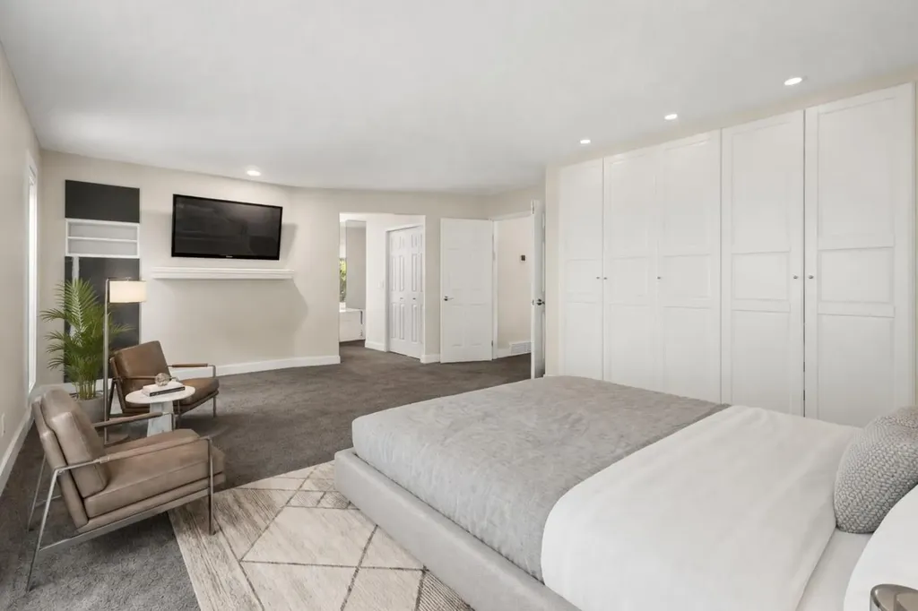 132 Woodhaven Road SW Calgary AB T2W 5N7