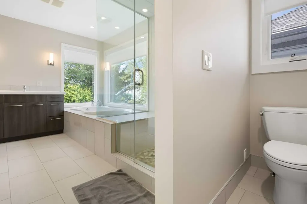 132 Woodhaven Road SW Calgary AB T2W 5N7