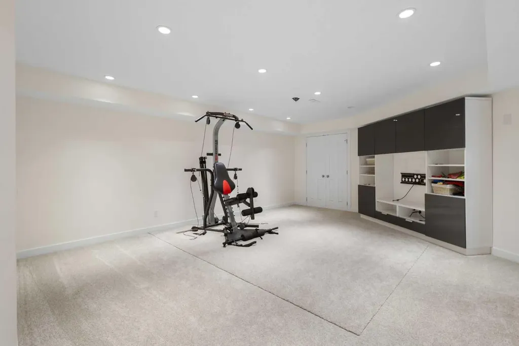 132 Woodhaven Road SW Calgary AB T2W 5N7