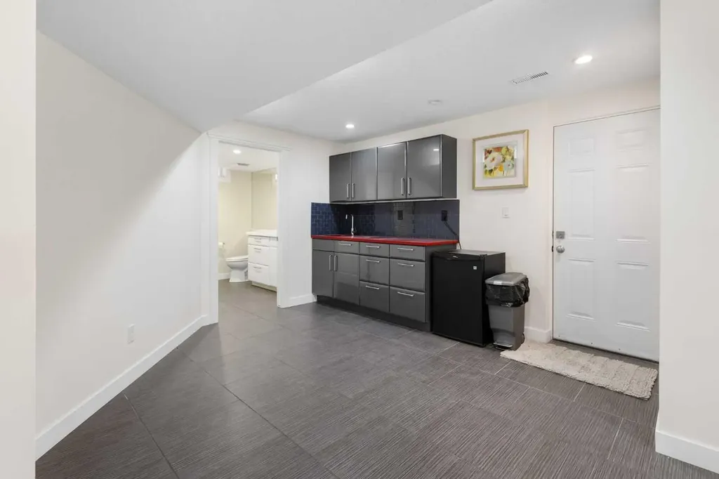 132 Woodhaven Road SW Calgary AB T2W 5N7