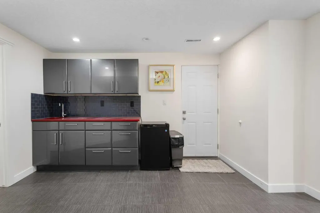 132 Woodhaven Road SW Calgary AB T2W 5N7