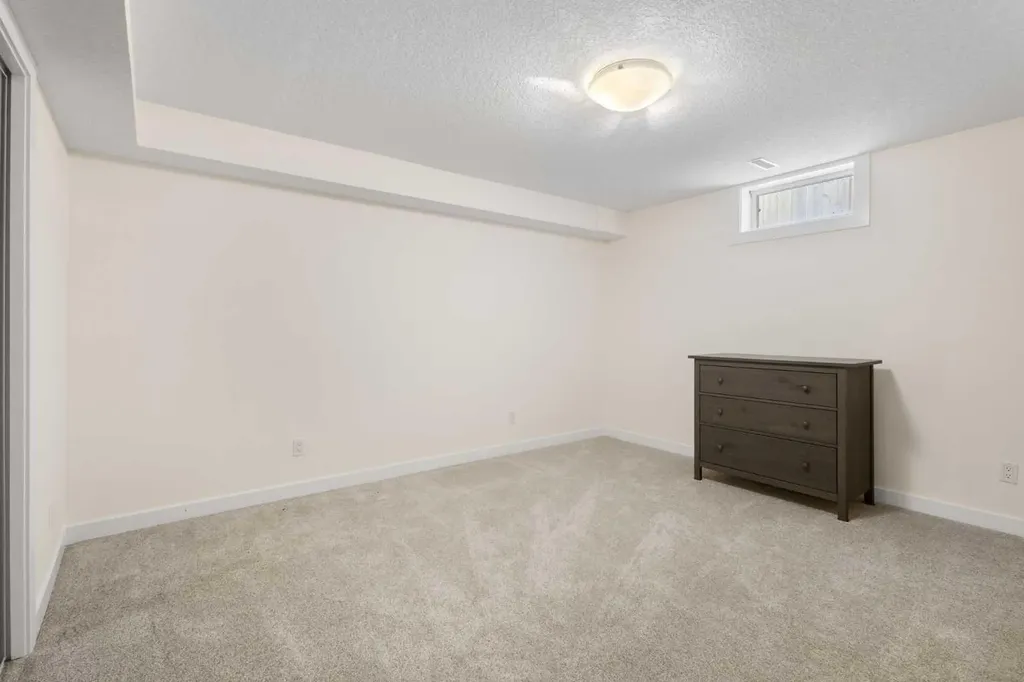 132 Woodhaven Road SW Calgary AB T2W 5N7