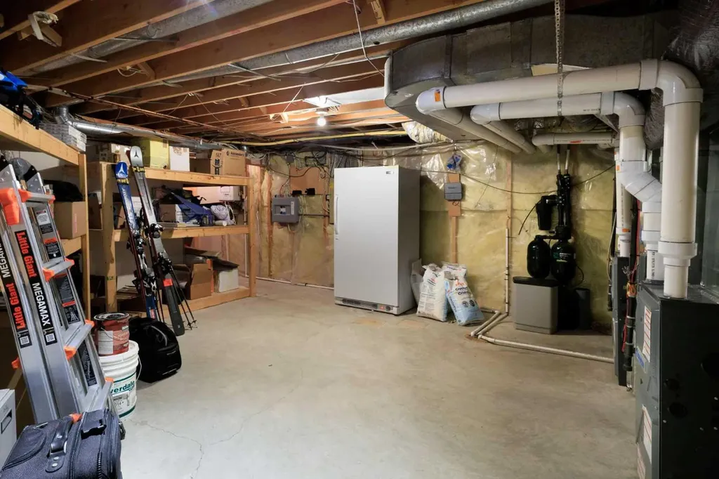 132 Woodhaven Road SW Calgary AB T2W 5N7