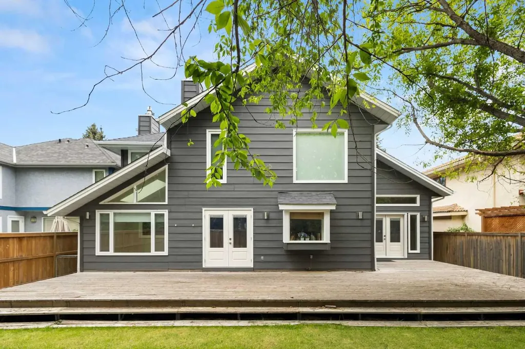 132 Woodhaven Road SW Calgary AB T2W 5N7