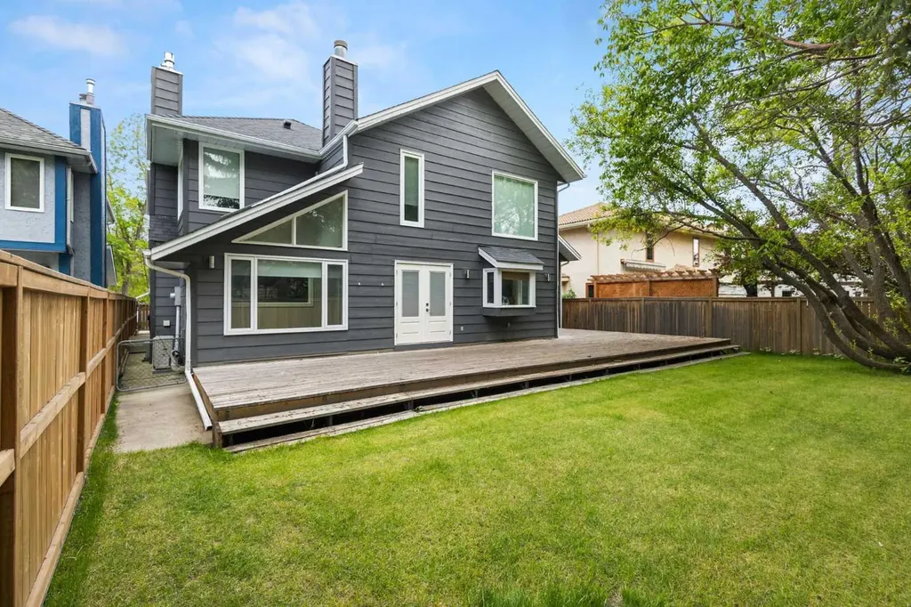 132 Woodhaven Road SW Calgary AB T2W 5N7