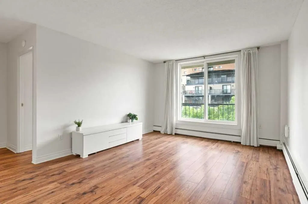 1328 13 Avenue SW Calgary AB T3C 0T3