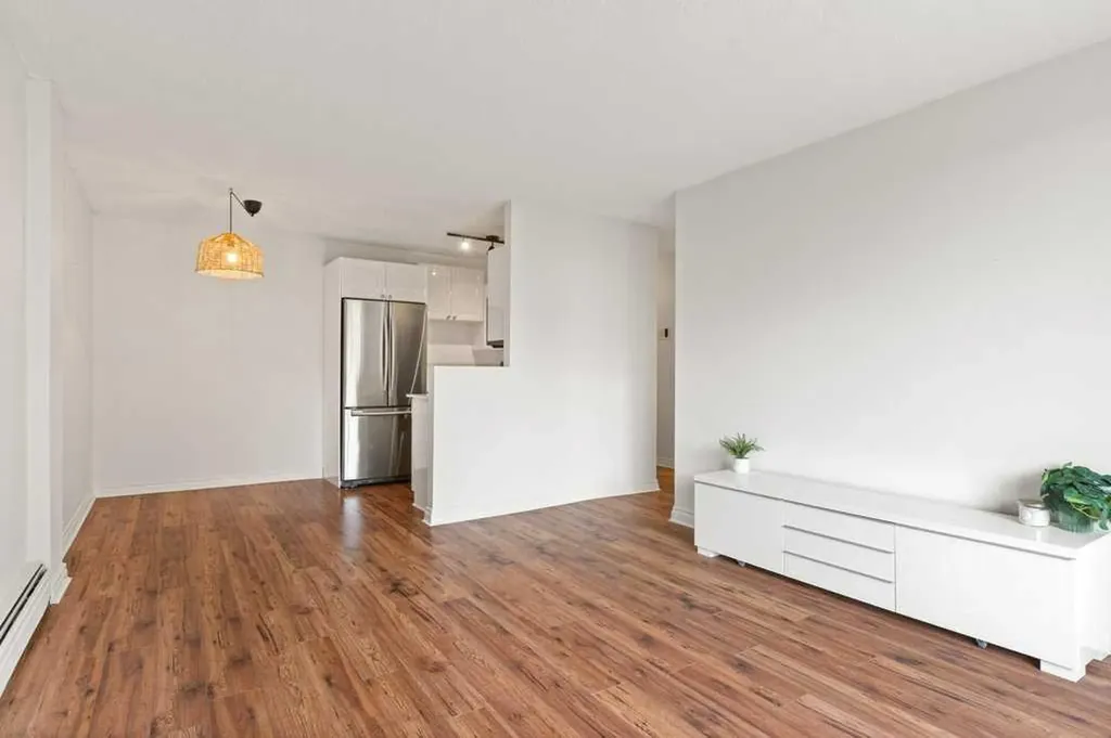 1328 13 Avenue SW Calgary AB T3C 0T3